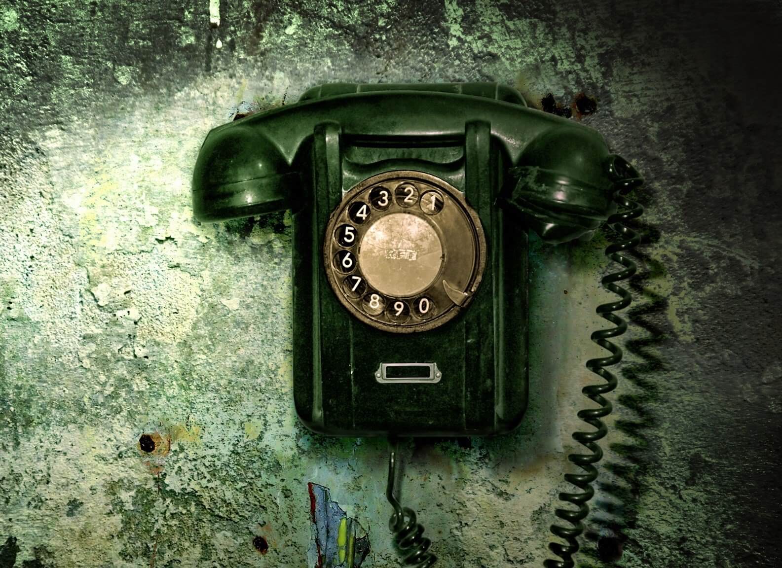 Вернулся старому телефону. Старый телефон. Старинный телефон. Телефон звонит. Обои на телефон старинные.